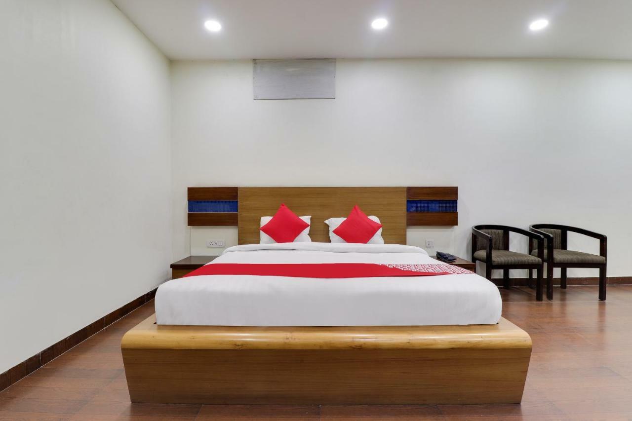 Oyo 43936 Hotel Rajputana Palace Farrukhabad Værelse billede